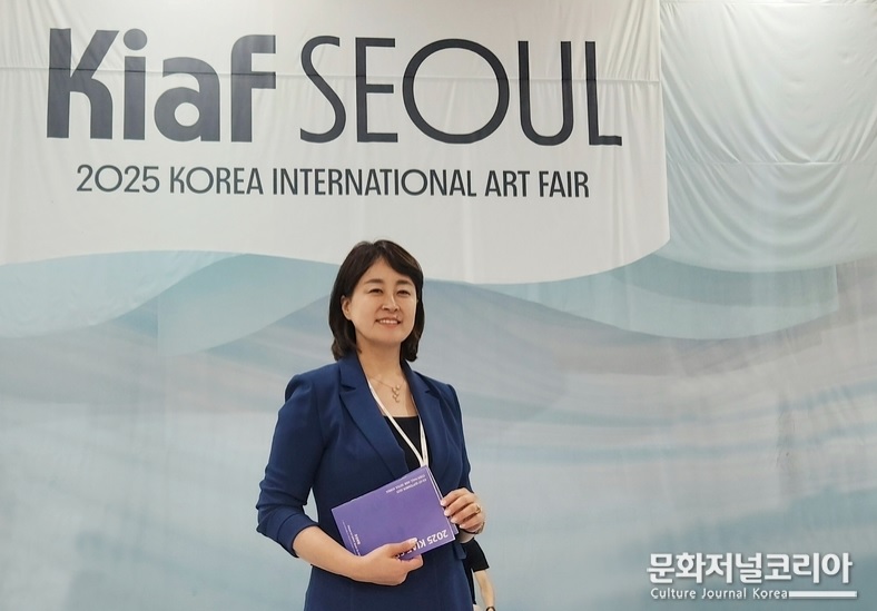 나비킴(Navikim, 김현정), KIAF 2025서 출품작 8점 전량 '솔드아웃' 쾌거
